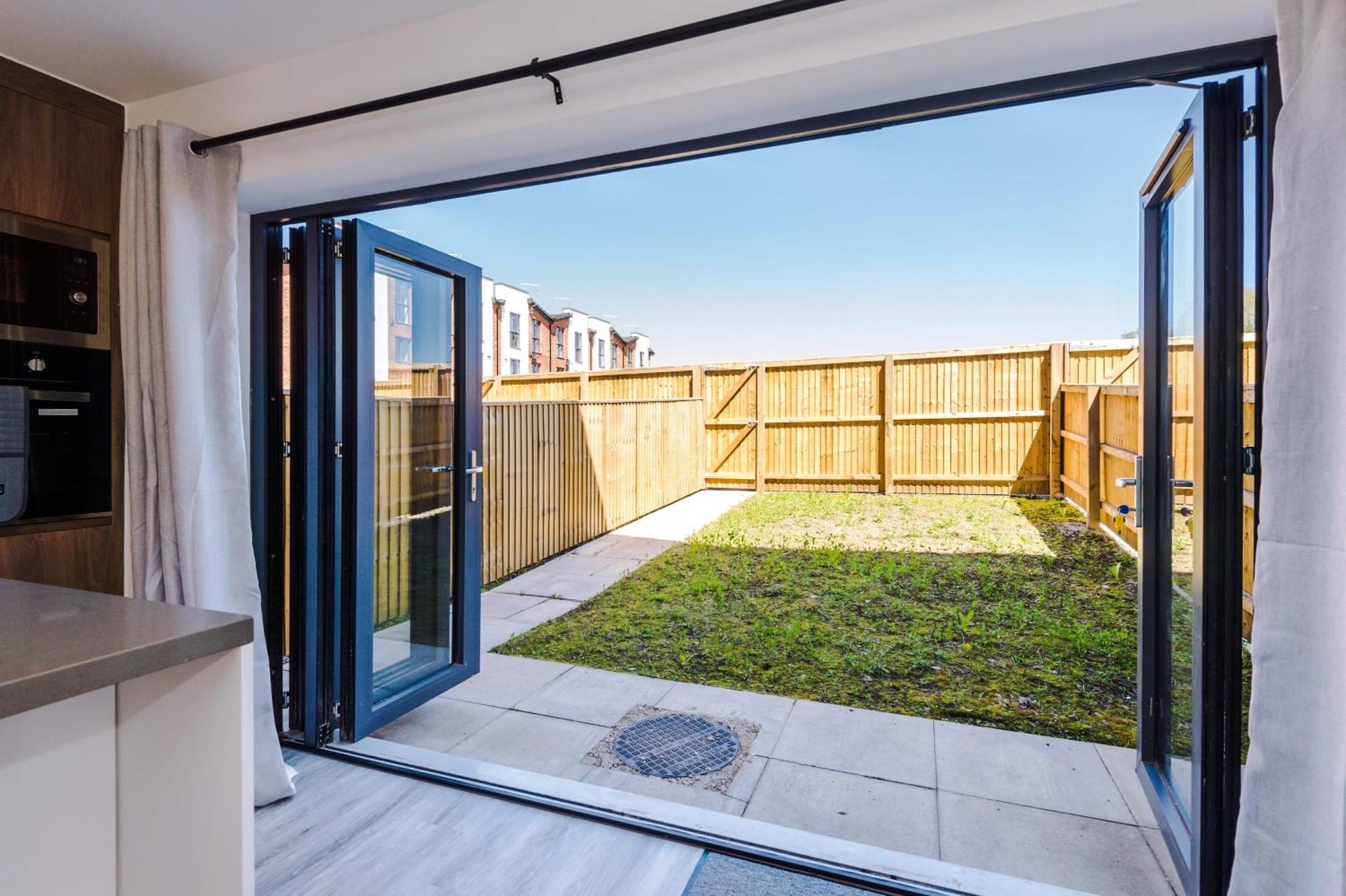 Rest&Recharge At Waterway House Manchester Exterior foto